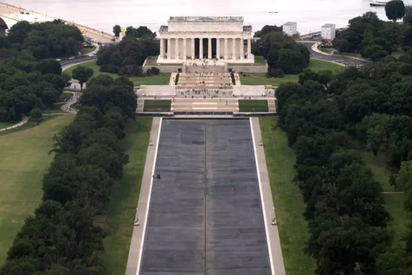 Олімпієць уникнув звинувачень у вандалізмі після інциденту з Reflecting Pool