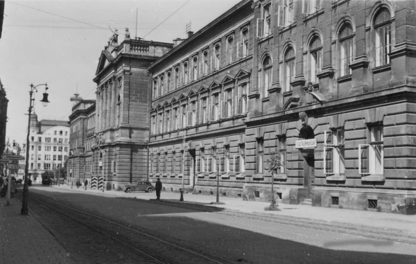 Wydzial_Prawa_i_psychologii_Uniwersytetu_Lwowskiego_ul_Stefana_Batorego_Halicka_Ksiecia_Romana_Lwow_7856317