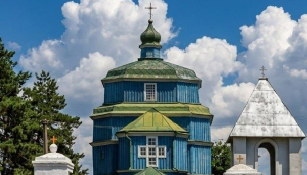 На Херсонщині через атаку російських дронів згоріла унікальна дерев’яна церква XVIII століття