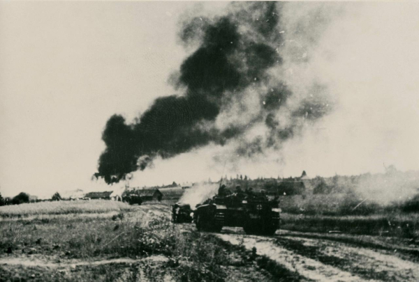 4-Biy-pid-Brodami.-Lipen-1944-r.-Tanki-ohoronyayut-proriv