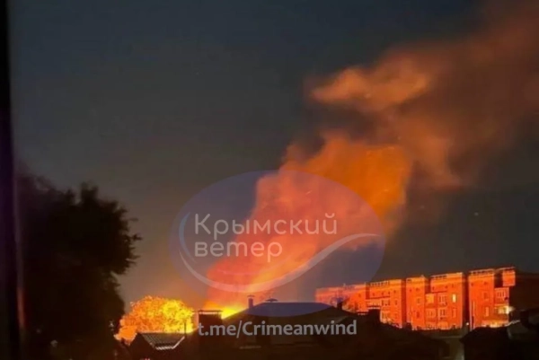 Вибухи в Криму: Пожежі охопили Керч після нічних вибухів