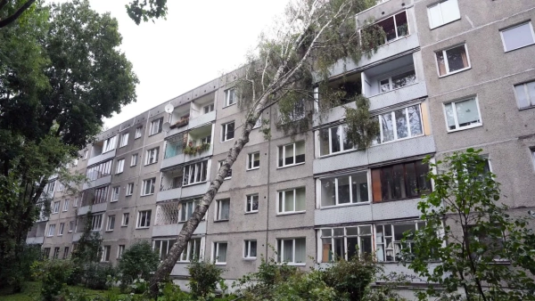Лють стихії: шторм знесли Балтією, заливши столиці та забравши життя