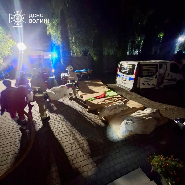 Пансіонат для літніх людей спалахнув під Луцьком: 6 осіб постраждали під час нічної пожежі