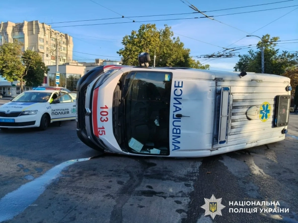 На Рівненщині швидка потрапила в аварію: троє медиків зазнали травм