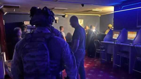 Пенсіонерка з Хмельниччини перетворила підвал на підпільне казино