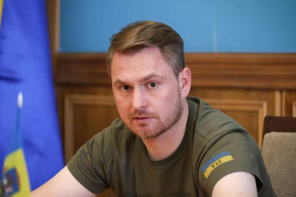 Парламент погодив відставку Кравченка