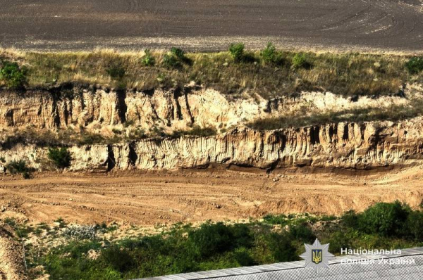 На Вінниччині припинили багатомільйонний незаконний видобуток суглинку