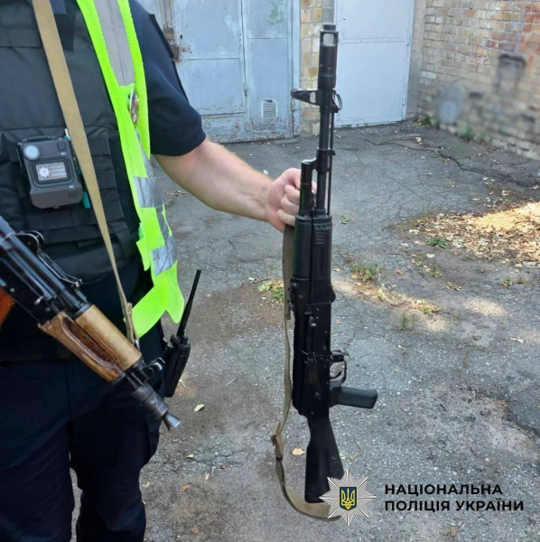 Київ: військового підозрюють у погрозах перехожому з автоматом