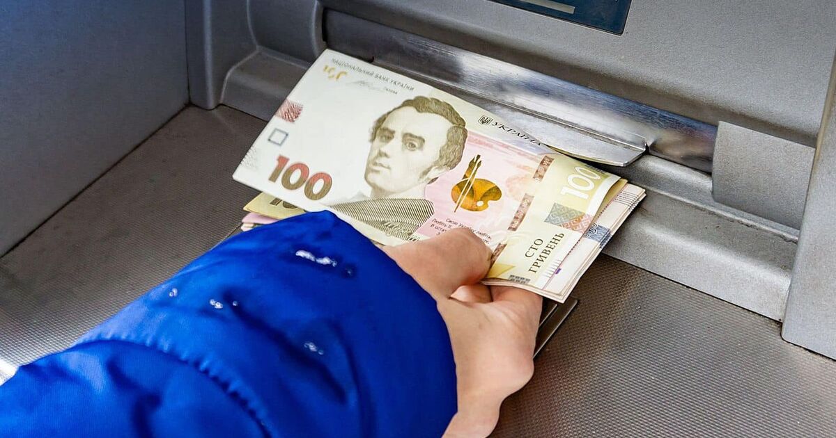 Зняття готівки у банкоматі. Ілюстрація