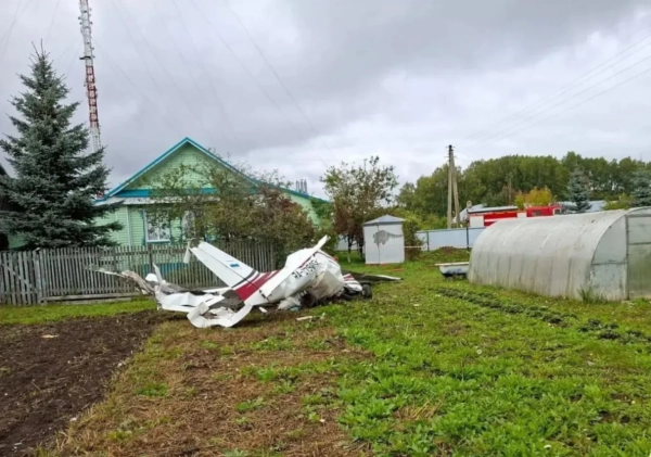 Літак із курсантом за штурвалом розбився на городі у Татарстані: є жертви