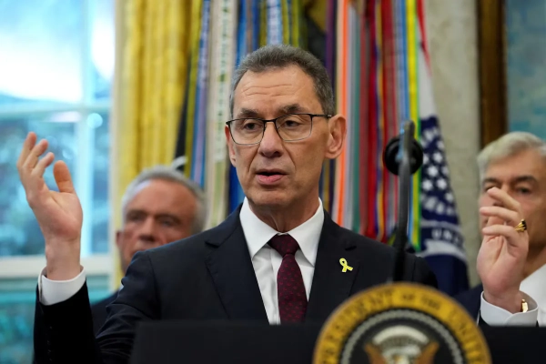 Керівник Pfizer долучиться до Маска, Безоса та Кука на вечері з Сі Цзіньпіном у Білому домі