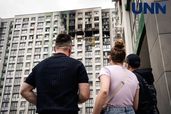 Наслідки удару по будинку в Києві