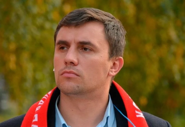Комуніста зняли з виборів через фото Навального: Кремль усуває опонентів