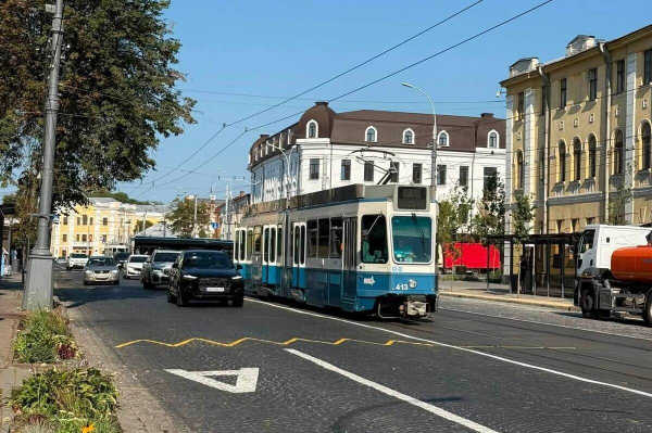 Вінницькі водії вимагають дозволити рух трамвайними коліями