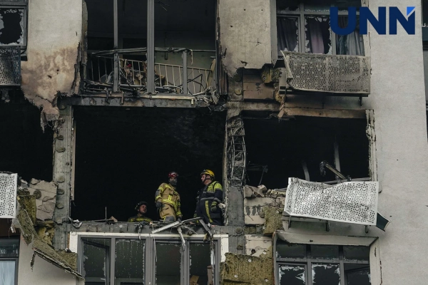 Наслідки удару дрона по будинку в Києві
