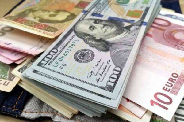 Курс валют 12 вересня: долар та євро змінюють вартість