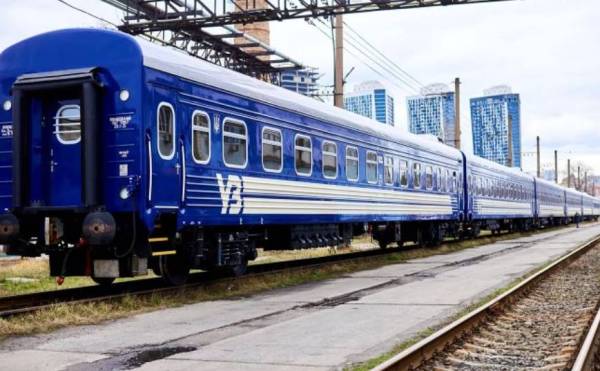 Ворожий удар по залізниці на Запоріжжі: загинув машиніст, є постраждалі