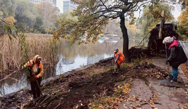 Голосіївська громада прибрала береги Оріхуватських ставків