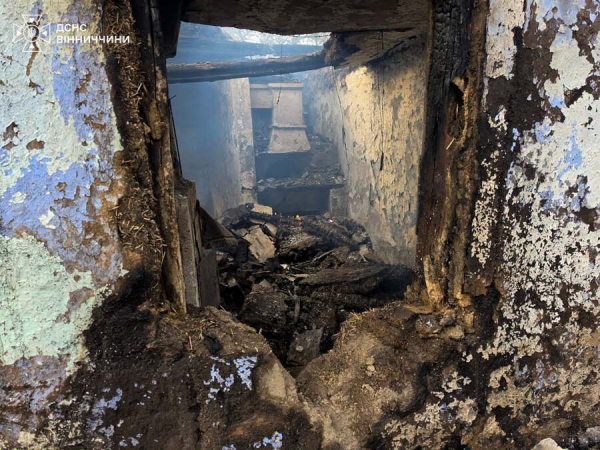 Пенсіонер постраждав від вогню, намагаючись загасити пожежу у вінницькому селі