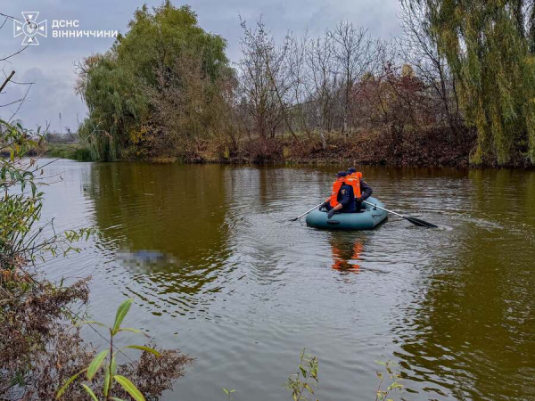 На Вінниччині рятувальники вилучили тіло чоловіка з річки